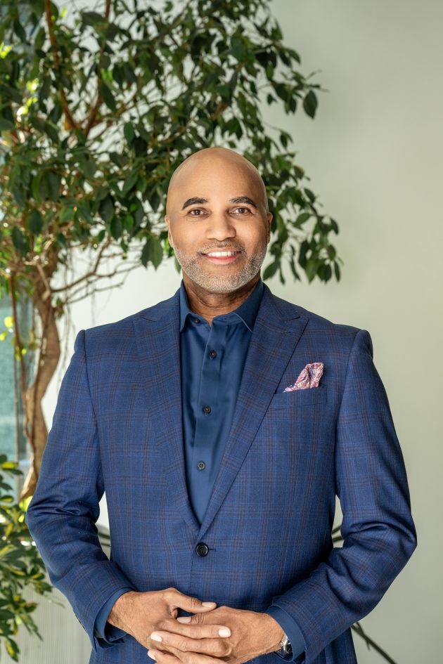 Business_headshots_outside_TTB_Studio2-f1105aaf Headshot Gallery - TTB Studio